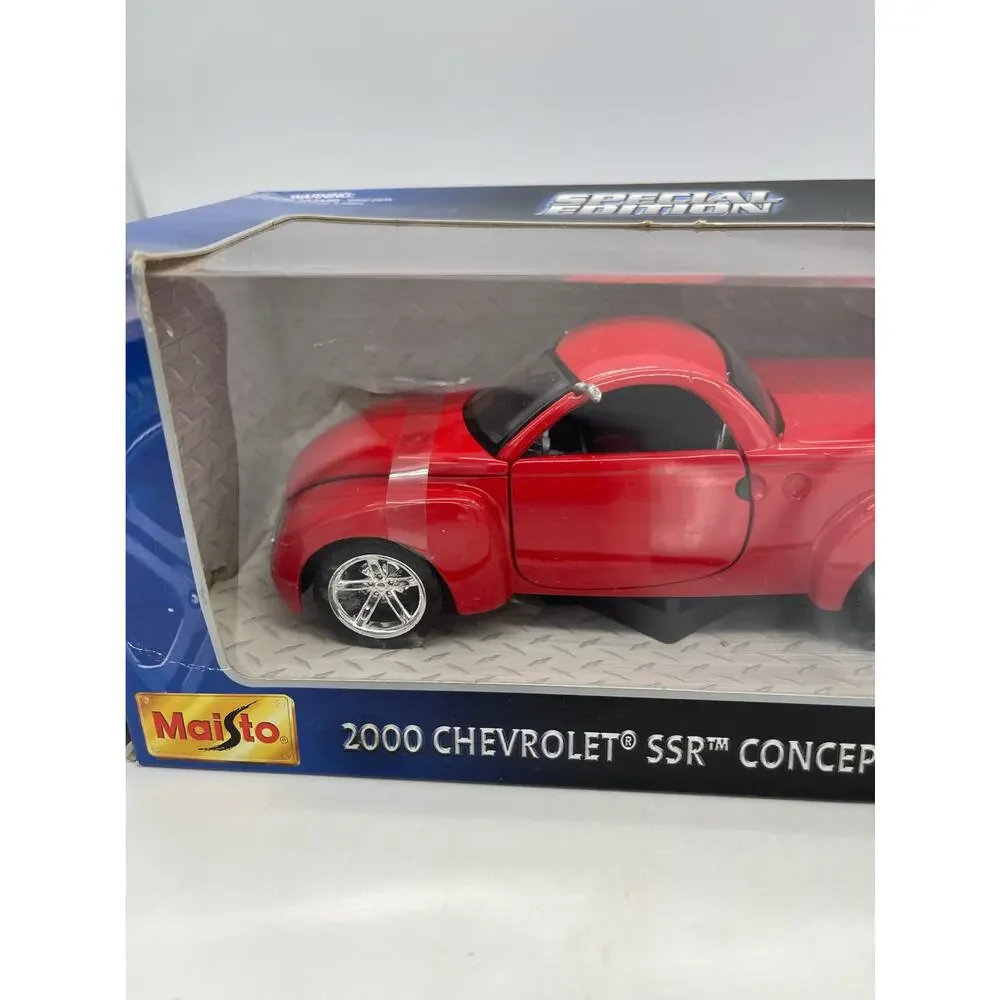 Maisto 2000 Chevrolet SSR Concept Red 1:25 Special Edition